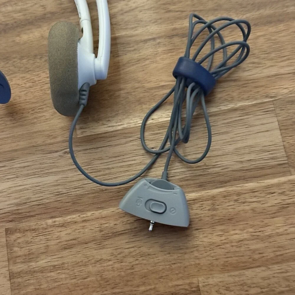 Microsoft Wired Headset with Microphone for Xbox 360 White/Grey‎ READ